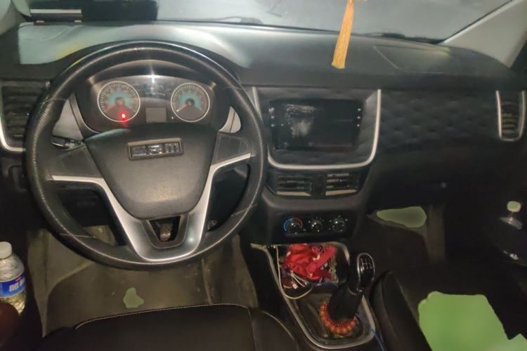 Used Jinbei Gold Hiace 2023 1.5L Passenger Van Travel Lion 5/6/7-Seater with Central Air Conditioning Center Console