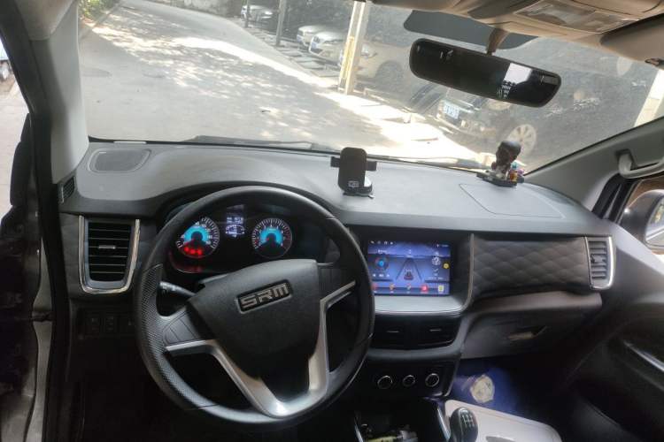 Used Jinbei Gold Hiace 2023 1.5L Passenger Vehicle Engineering Lion 5/6/7 Seater Center Console