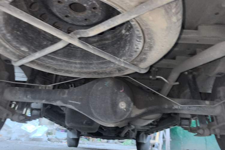 Used Jinbei Gold Hiace 2023 1.5L Passenger Vehicle Engineering Lion 5/6/7 Seater Chassis Rear