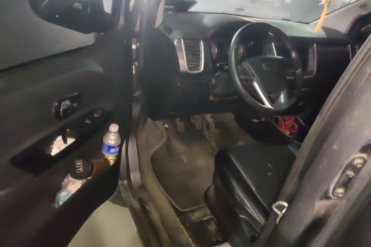 Used Jinbei Gold Hiace 2023 1.5L Passenger Van Travel Lion 5/6/7-Seater with Central Air Conditioning Driver Seat