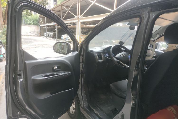 Used Jinbei Gold Hiace 2023 1.5L Passenger Vehicle Engineering Lion 5/6/7 Seater Driver Seat