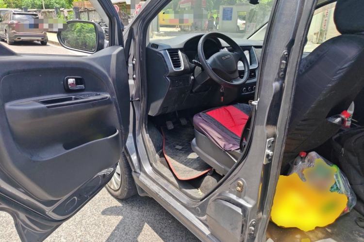 Used Jinbei Gold Hiace 2023 1.5L Passenger Vehicle Engineering Lion 5/6/7 Seater Driver Seat