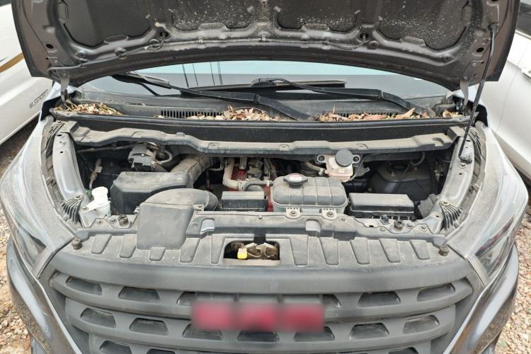 Used Jinbei Gold Hiace 2023 1.5L Passenger Vehicle Engineering Lion 5/6/7 Seater Engine Bay