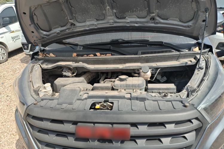 Used Jinbei Gold Hiace 2023 1.5L Passenger Vehicle Engineering Lion 5/6/7 Seater Engine Bay