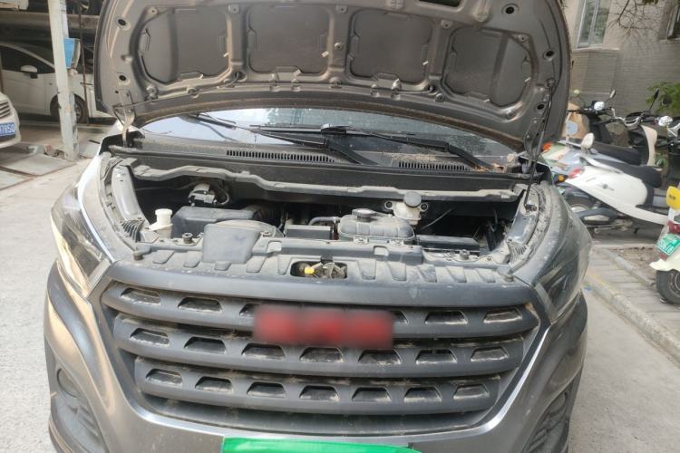 Used Jinbei Gold Hiace 2023 1.5L Passenger Vehicle Engineering Lion 5/6/7 Seater Engine Bay