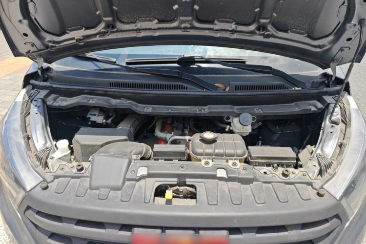 Used Jinbei Gold Hiace 2023 1.5L Passenger Vehicle Engineering Lion 5/6/7 Seater Engine Bay