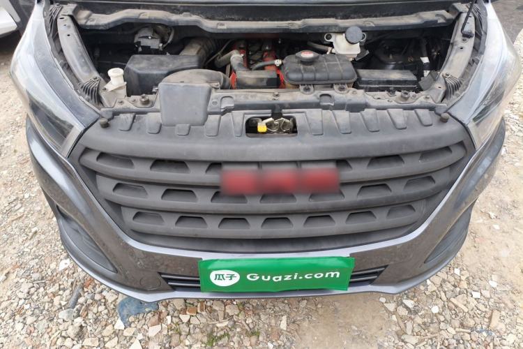 Used Jinbei Gold Hiace 2023 2.0L Passenger Van Travel Lion 5/6/7 Seater Engine Bay