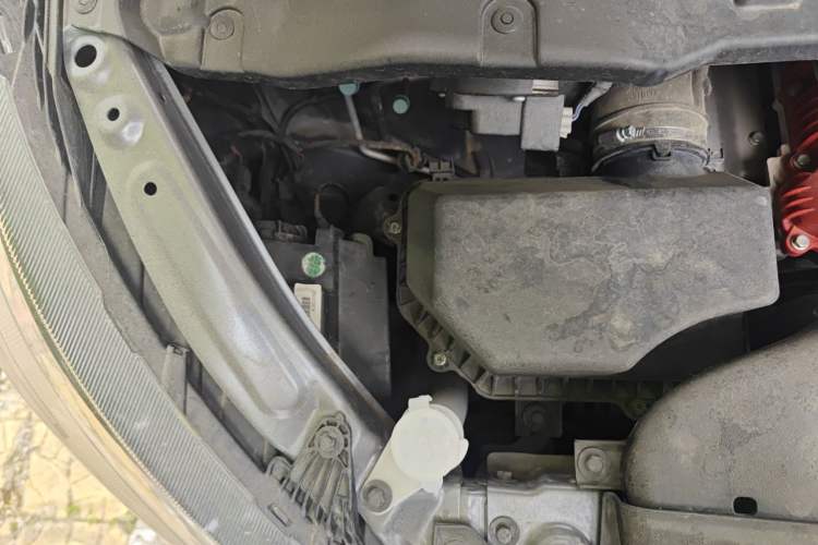 Used Jinbei Gold Hiace 2023 1.6L Box Van Engineering Lion 2-Seater Engine Bay Right
