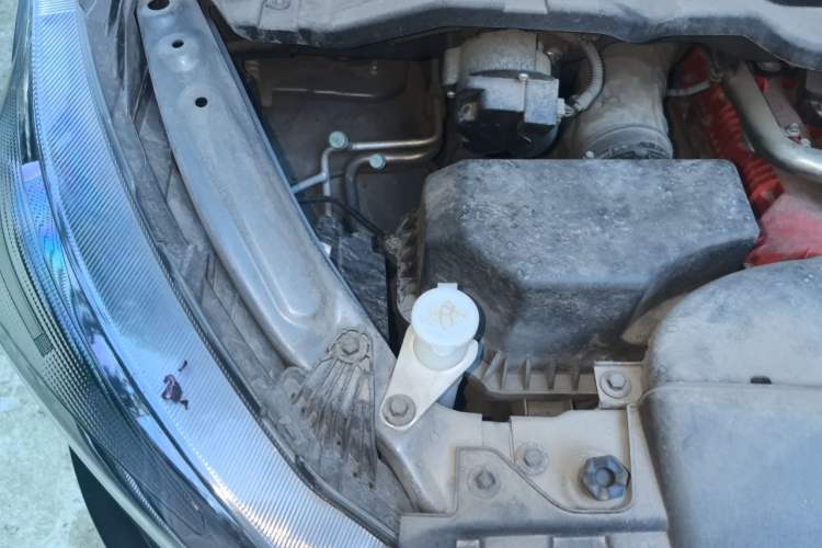 Used Jinbei Gold Hiace 2023 1.5L Passenger Vehicle Engineering Lion 5/6/7 Seater Engine Bay Right