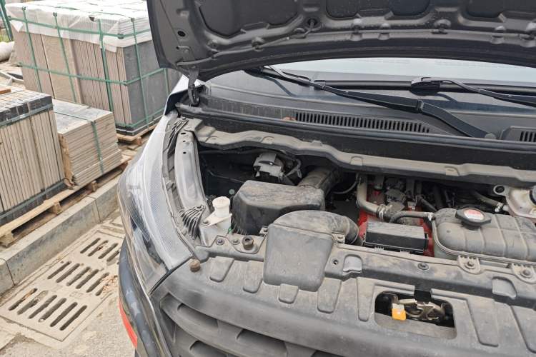 Used Jinbei Gold Hiace 2023 1.5L Passenger Vehicle Engineering Lion 5/6/7 Seater Engine Bay Right