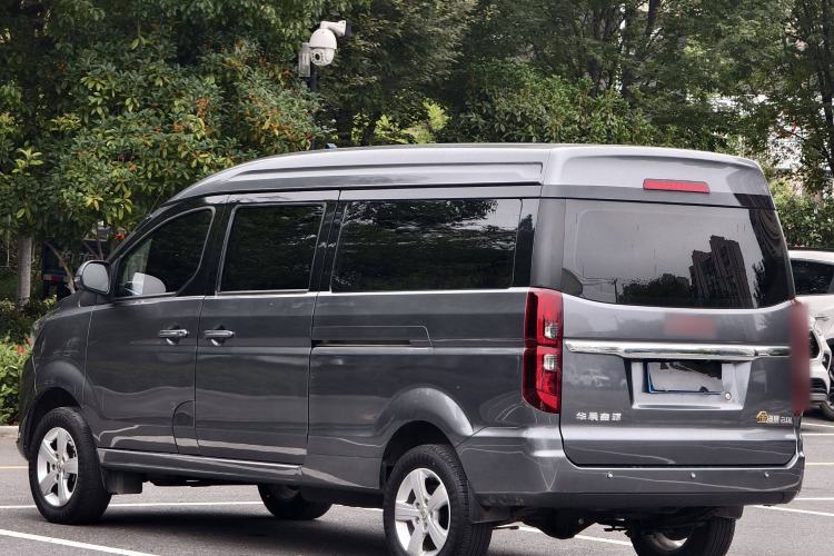Used Jinbei Gold Hiace 2023 2.0L Passenger Van Travel Lion 5/6/7 Seater Exterior 3