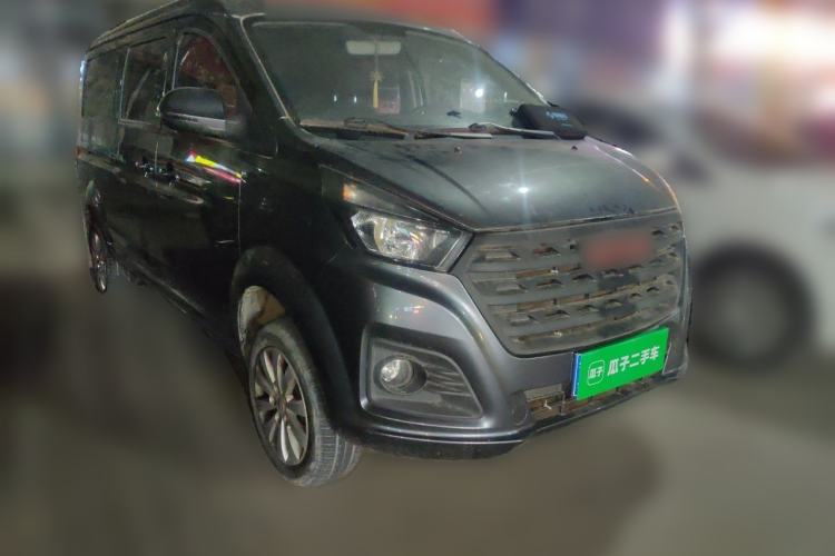 Used Jinbei Gold Hiace 2023 1.5L Passenger Van Travel Lion 5/6/7-Seater with Central Air Conditioning Front Right 45 Deg