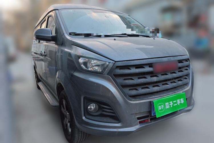 Used Jinbei Gold Hiace 2023 2.0L Passenger Van Travel Lion 5/6/7 Seater Front Right 45 Deg