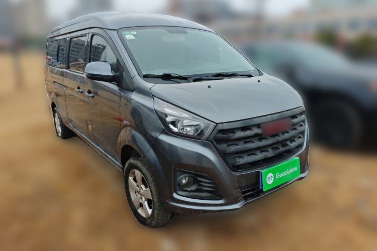 Used Jinbei Gold Hiace 2023 1.5L Passenger Van Travel Lion 5/6/7-Seater with Central Air Conditioning Front Right 45 Deg