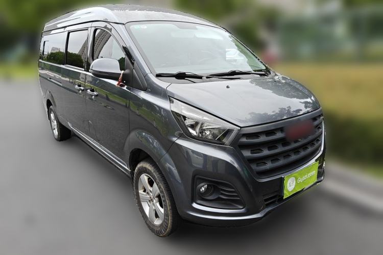 Used Jinbei Gold Hiace 2023 1.5L Passenger Van Travel Lion 9-Seater with Central Air Conditioning Front Right 45 Deg