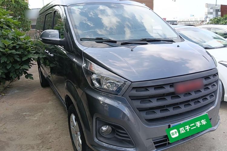 Used Jinbei Gold Hiace 2023 1.5L Passenger Van Travel Lion 5/6/7-Seater with Central Air Conditioning Front Right 45 Deg