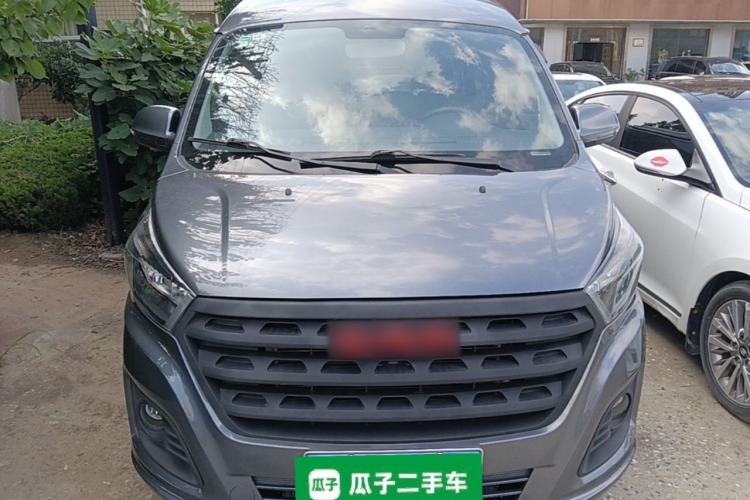 Used Jinbei Gold Hiace 2023 1.5L Passenger Van Travel Lion 5/6/7-Seater with Central Air Conditioning Front