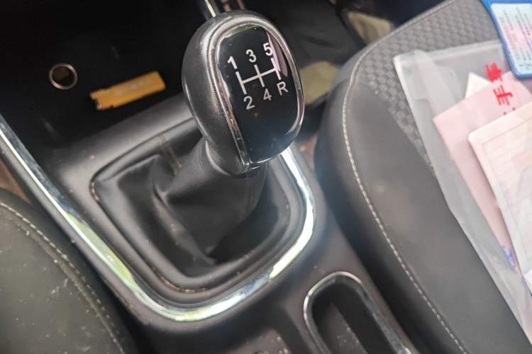 Used Jinbei Gold Hiace 2023 1.6L Box Van Engineering Lion 2-Seater Gear Lever