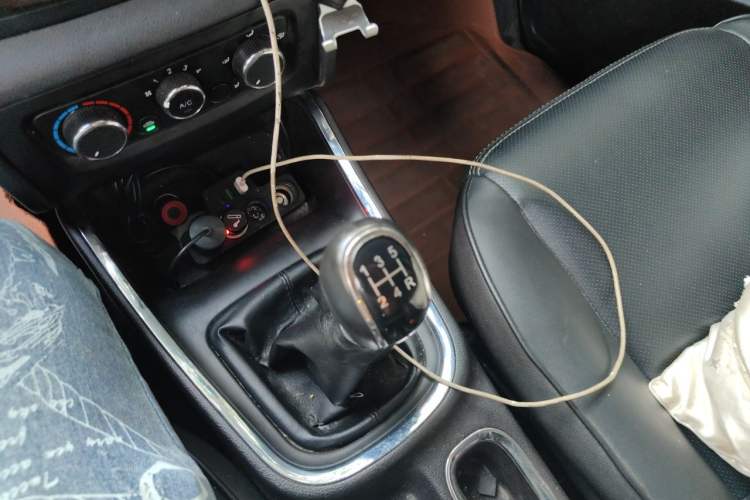 Used Jinbei Gold Hiace 2023 2.0L Passenger Van Travel Lion 5/6/7 Seater Gear Lever
