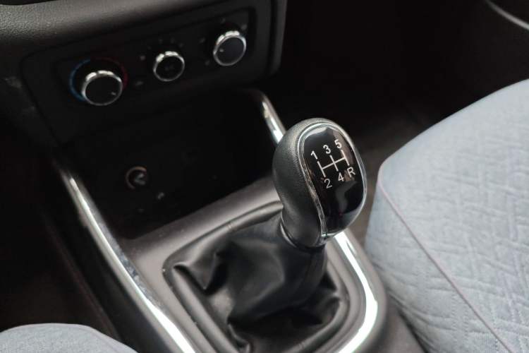 Used Jinbei Gold Hiace 2023 1.5L Passenger Vehicle Engineering Lion 5/6/7 Seater Gear Lever