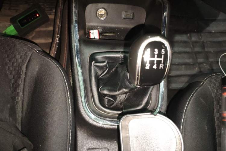 Used Jinbei Gold Hiace 2023 1.5L Passenger Vehicle Engineering Lion 5/6/7 Seater Gear Lever
