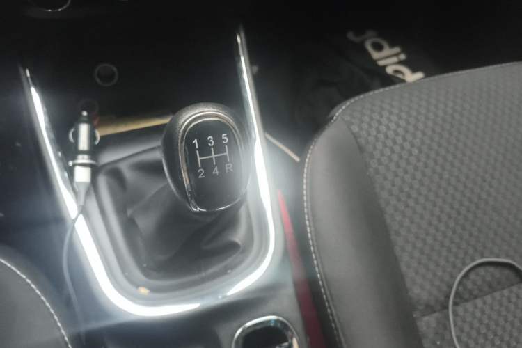 Used Jinbei Gold Hiace 2023 2.0L Easy Camping Van – Magic Box Edition 5 Seats Gear Lever