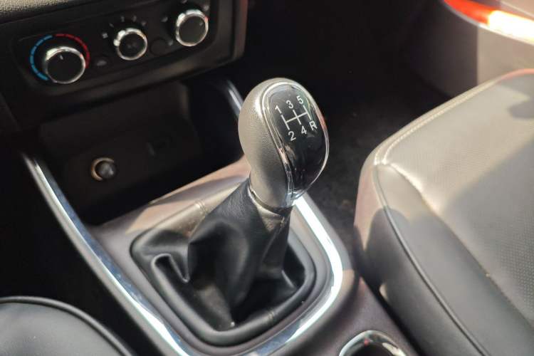 Used Jinbei Gold Hiace 2023 1.5L Passenger Vehicle Engineering Lion 5/6/7 Seater Gear Lever
