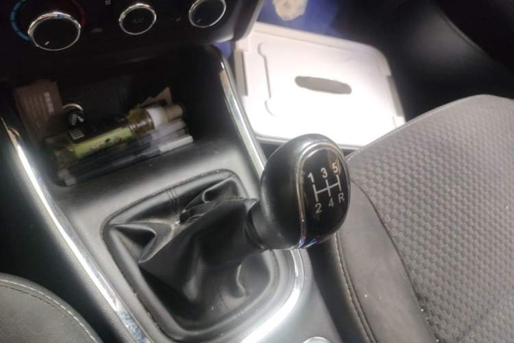 Used Jinbei Gold Hiace 2023 1.5L Passenger Vehicle Engineering Lion 5/6/7 Seater Gear Lever