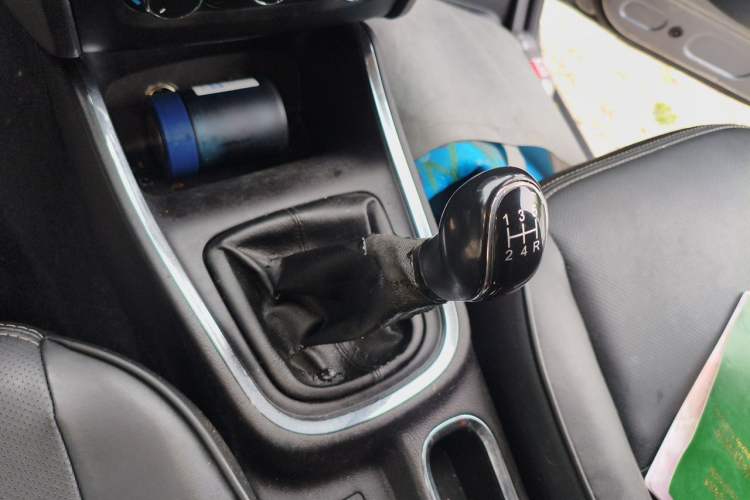 Used Jinbei Gold Hiace 2023 2.0L Passenger Van Travel Lion 5/6/7 Seater Gear Lever