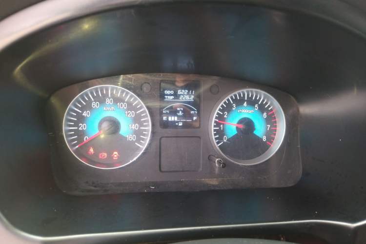 Used Jinbei Gold Hiace 2023 1.5L Passenger Van Travel Lion 5/6/7-Seater with Central Air Conditioning Instrument Cluster