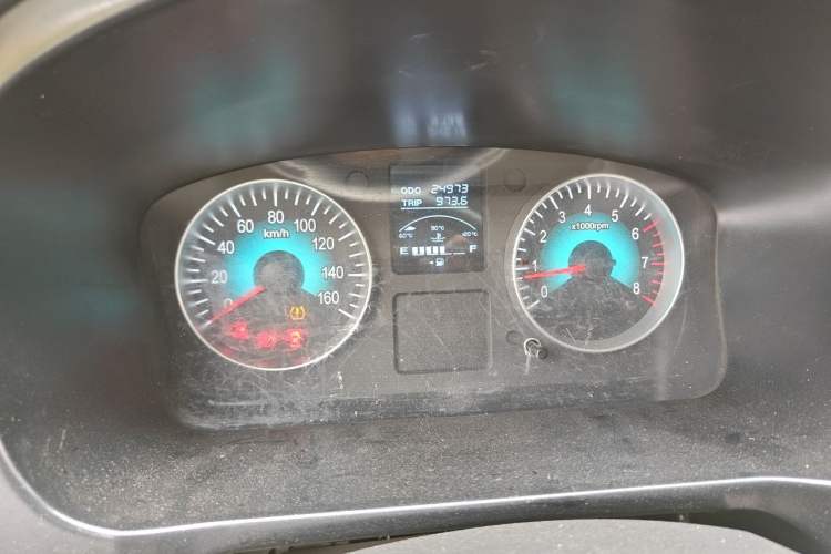Used Jinbei Gold Hiace 2023 1.5L Passenger Van Travel Lion 9-Seater with Central Air Conditioning Instrument Cluster
