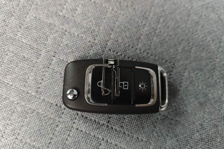 Used Jinbei Gold Hiace 2023 1.5L Passenger Vehicle Engineering Lion 5/6/7 Seater Interior 1