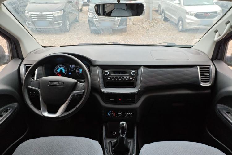 Used Jinbei Gold Hiace 2023 1.5L Passenger Vehicle Engineering Lion 5/6/7 Seater Interior 2