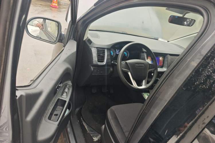 Used Jinbei Gold Hiace 2023 1.5L Passenger Vehicle Engineering Lion 5/6/7 Seater Interior 3