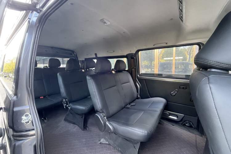 Used Jinbei Gold Hiace 2023 1.5L Passenger Vehicle Engineering Lion 9 Seats Interior 3