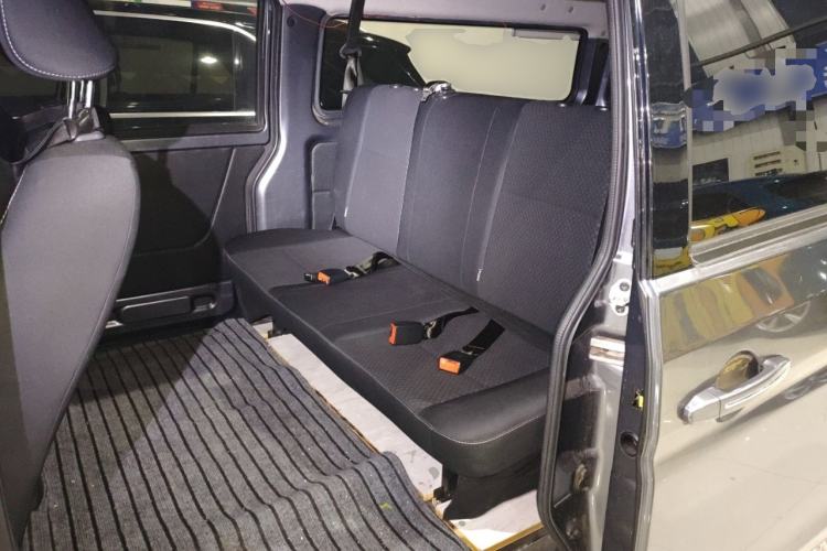 Used Jinbei Gold Hiace 2023 1.5L Passenger Vehicle Engineering Lion 5/6/7 Seater Interior 4