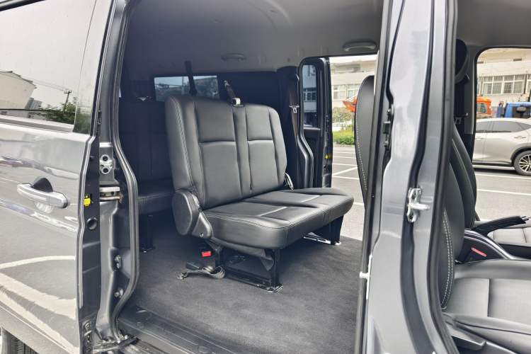 Used Jinbei Gold Hiace 2023 2.0L Passenger Van Travel Lion 5/6/7 Seater Interior 6