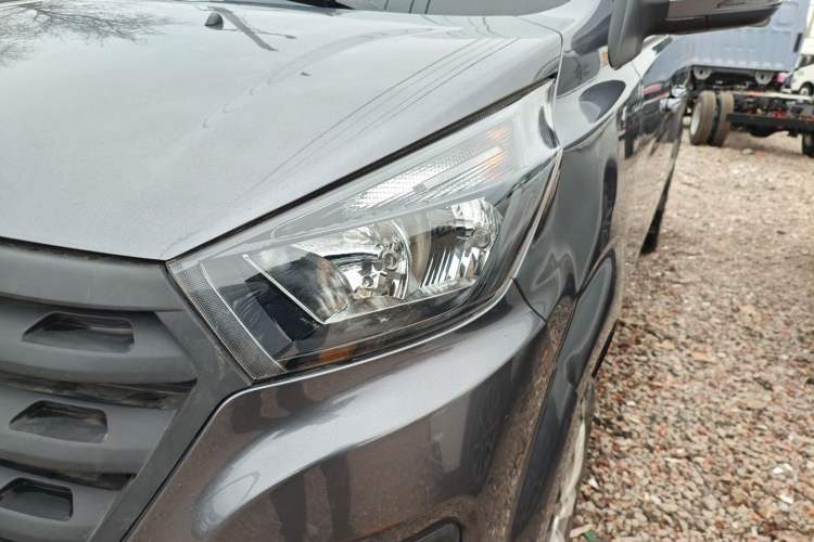 Used Jinbei Gold Hiace 2023 1.5L Passenger Vehicle Engineering Lion 5/6/7 Seater Left Front Headlight