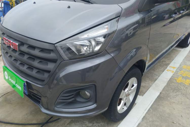 Used Jinbei Gold Hiace 2023 1.5L Passenger Van Travel Lion 5/6/7-Seater with Central Air Conditioning Left Front Headlight