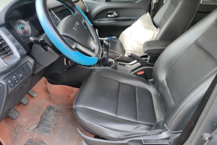 Used Jinbei Gold Hiace 2023 2.0L Passenger Van Travel Lion 5/6/7 Seater Left Front Seat