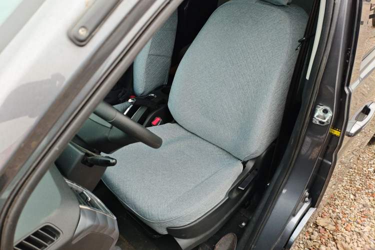 Used Jinbei Gold Hiace 2023 1.5L Passenger Vehicle Engineering Lion 5/6/7 Seater Left Front Seat