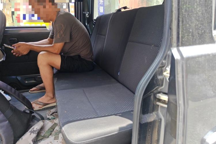Used Jinbei Gold Hiace 2023 1.5L Passenger Vehicle Engineering Lion 5/6/7 Seater Left Rear Seat