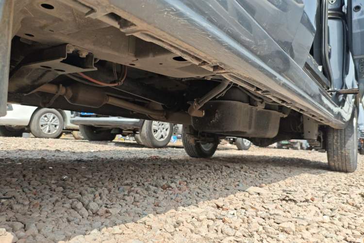 Used Jinbei Gold Hiace 2023 1.5L Passenger Vehicle Engineering Lion 5/6/7 Seater Left Side Sill