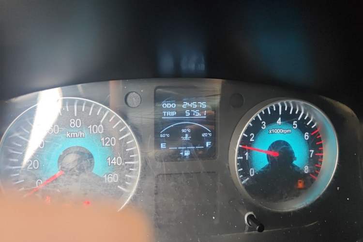 Used Jinbei Gold Hiace 2023 1.6L Box Van Engineering Lion 2-Seater Odometer Close Up