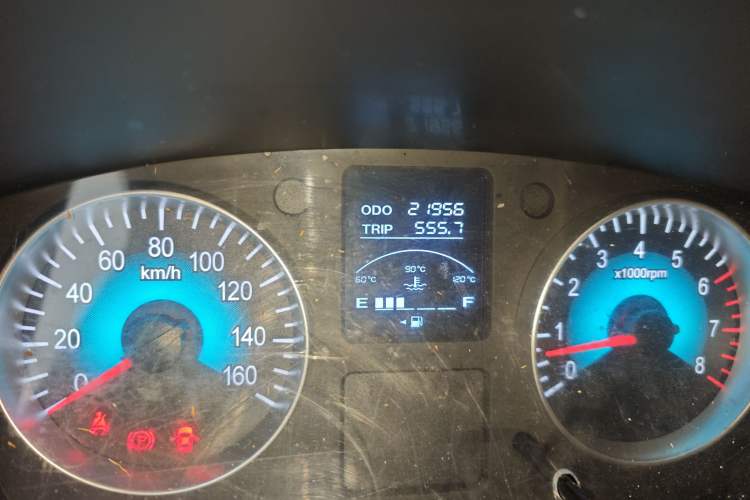 Used Jinbei Gold Hiace 2023 1.5L Passenger Van Travel Lion 5/6/7-Seater with Central Air Conditioning Odometer Close Up