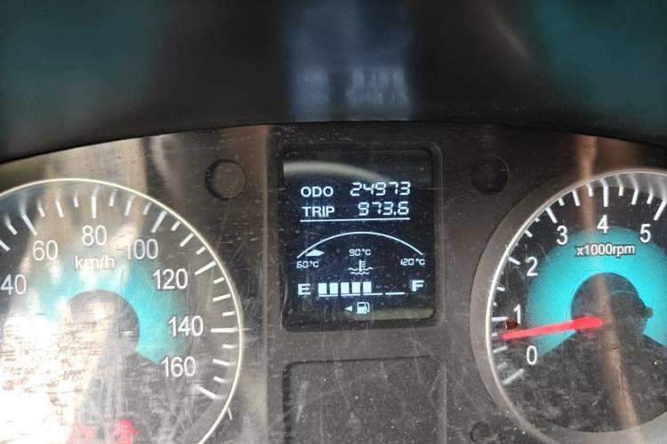 Used Jinbei Gold Hiace 2023 1.5L Passenger Van Travel Lion 9-Seater with Central Air Conditioning Odometer Close Up