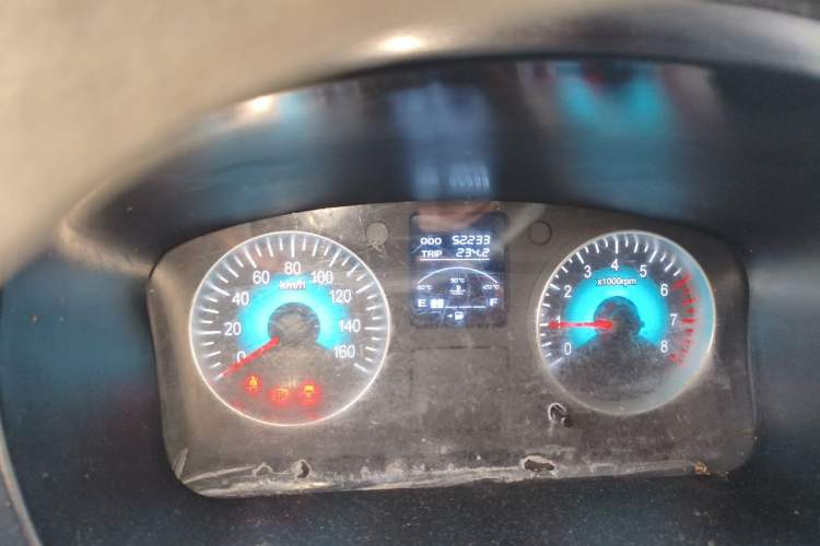 Used Jinbei Gold Hiace 2023 2.0L Passenger Van Travel Lion 5/6/7 Seater Odometer Close Up