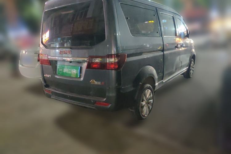 Used Jinbei Gold Hiace 2023 1.5L Passenger Van Travel Lion 5/6/7-Seater with Central Air Conditioning Rear Right 45 Deg