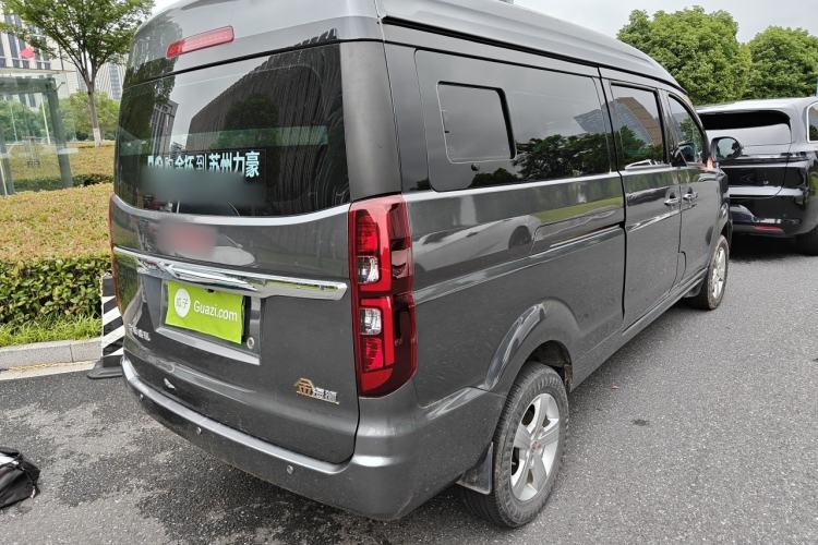 Used Jinbei Gold Hiace 2023 1.5L Passenger Van Travel Lion 9-Seater with Central Air Conditioning Rear Right 45 Deg