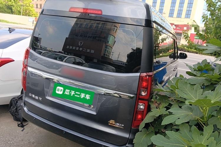 Used Jinbei Gold Hiace 2023 1.5L Passenger Van Travel Lion 5/6/7-Seater with Central Air Conditioning Rear Right 45 Deg